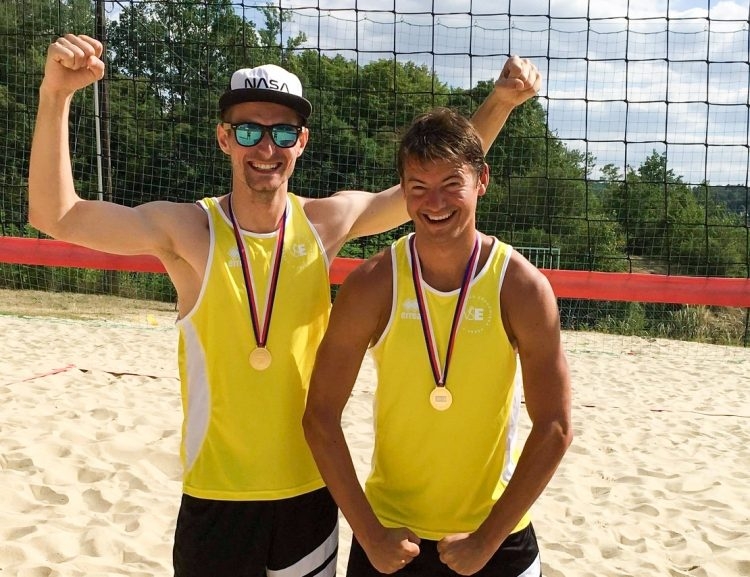 Beachvolejbalová reprezentace VŠE má zlato z písku na ČAH 2018