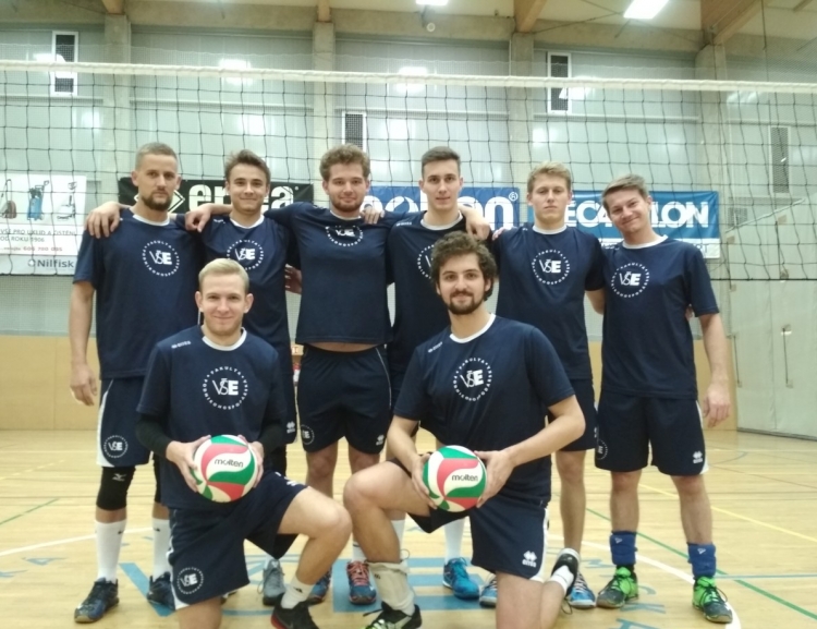 Tým mužů FPH je podzimním vítězem 7. ročníku Volejbalové ligy VŠE